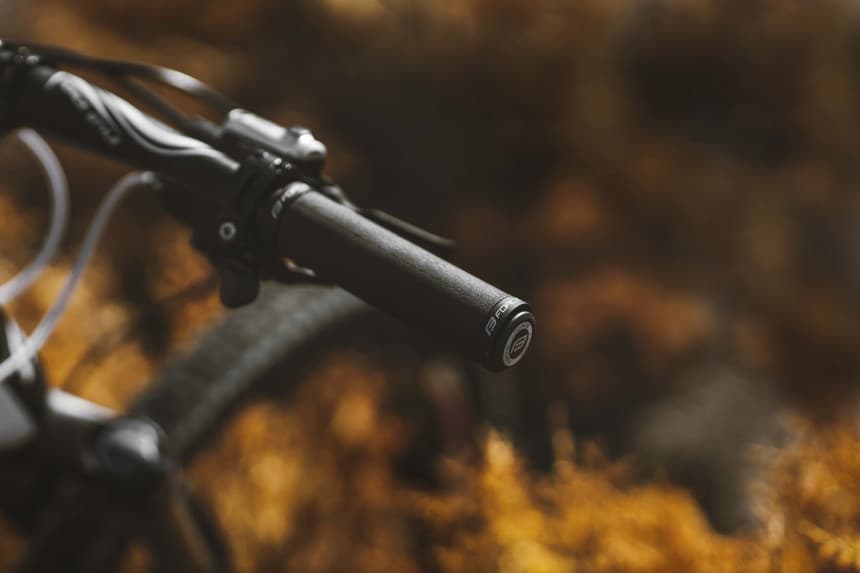 RUČKE VOLANA FORCE BOND crne 2