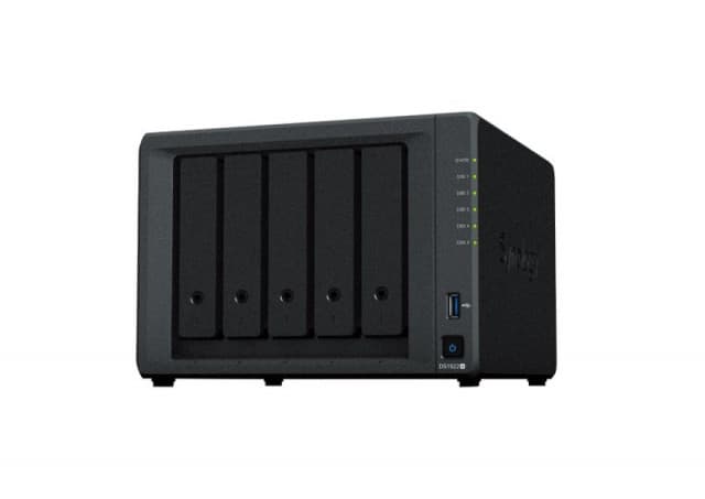 Synology DiskStation DS1522+,Tower, 5-Bay 3.5'' SATA HDD/SSD,2 x M.2 2280 NVMe SSD, CPU AMD Ryzen™ R1600 dual-core (4-thread) 2.6 GHz, max. boost clock up to 3.1 GHz, 8GB DDR4 ECC SODIMM, 4 x 1Gbe, 2xUSB 3.2, 2 x eSATA, 2.7 kg, 3y