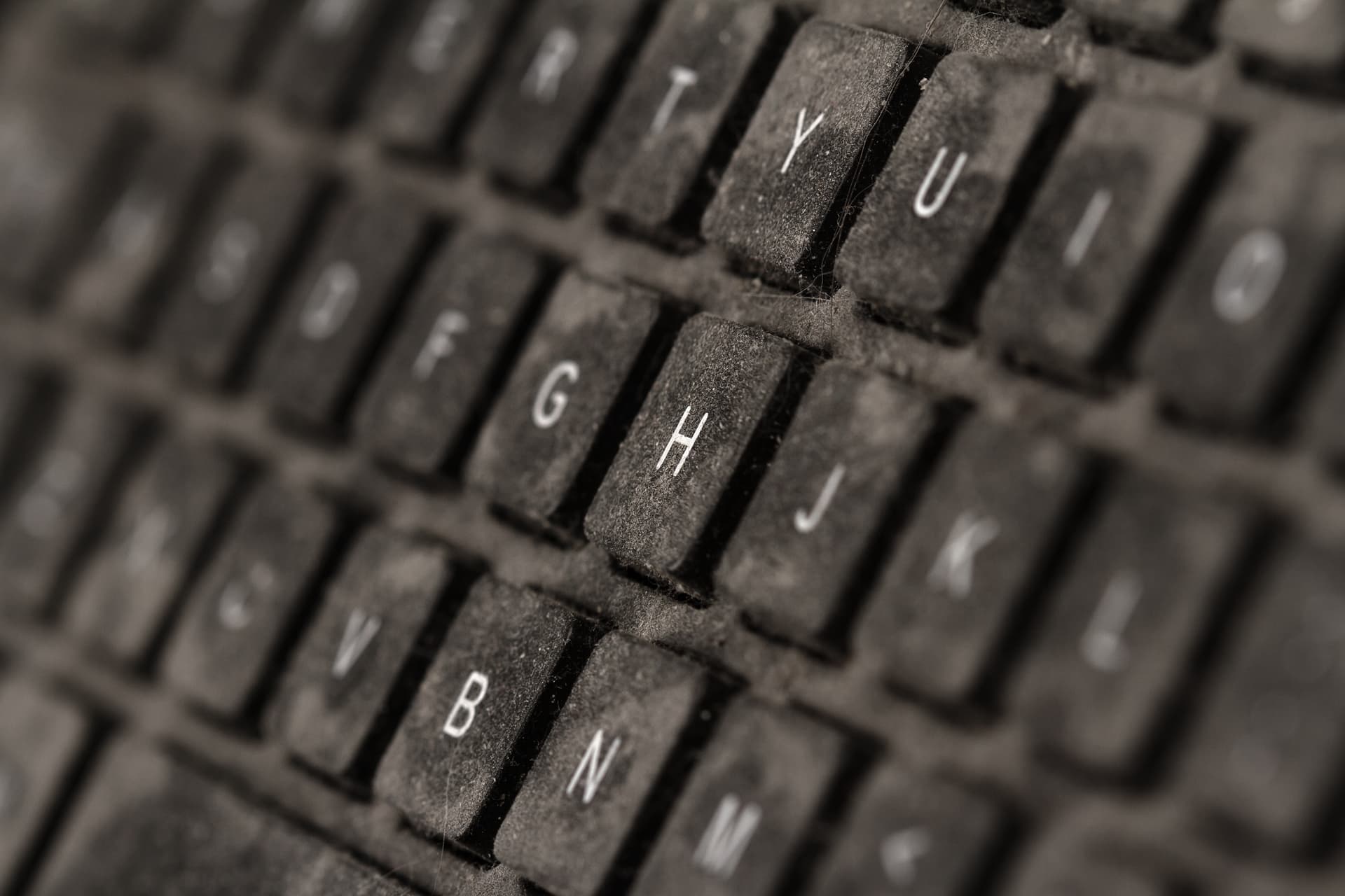 old-black-keyboard-with-keys-covered-in-dust-and-d-2025-06-14-21-31-47-utc.jpg