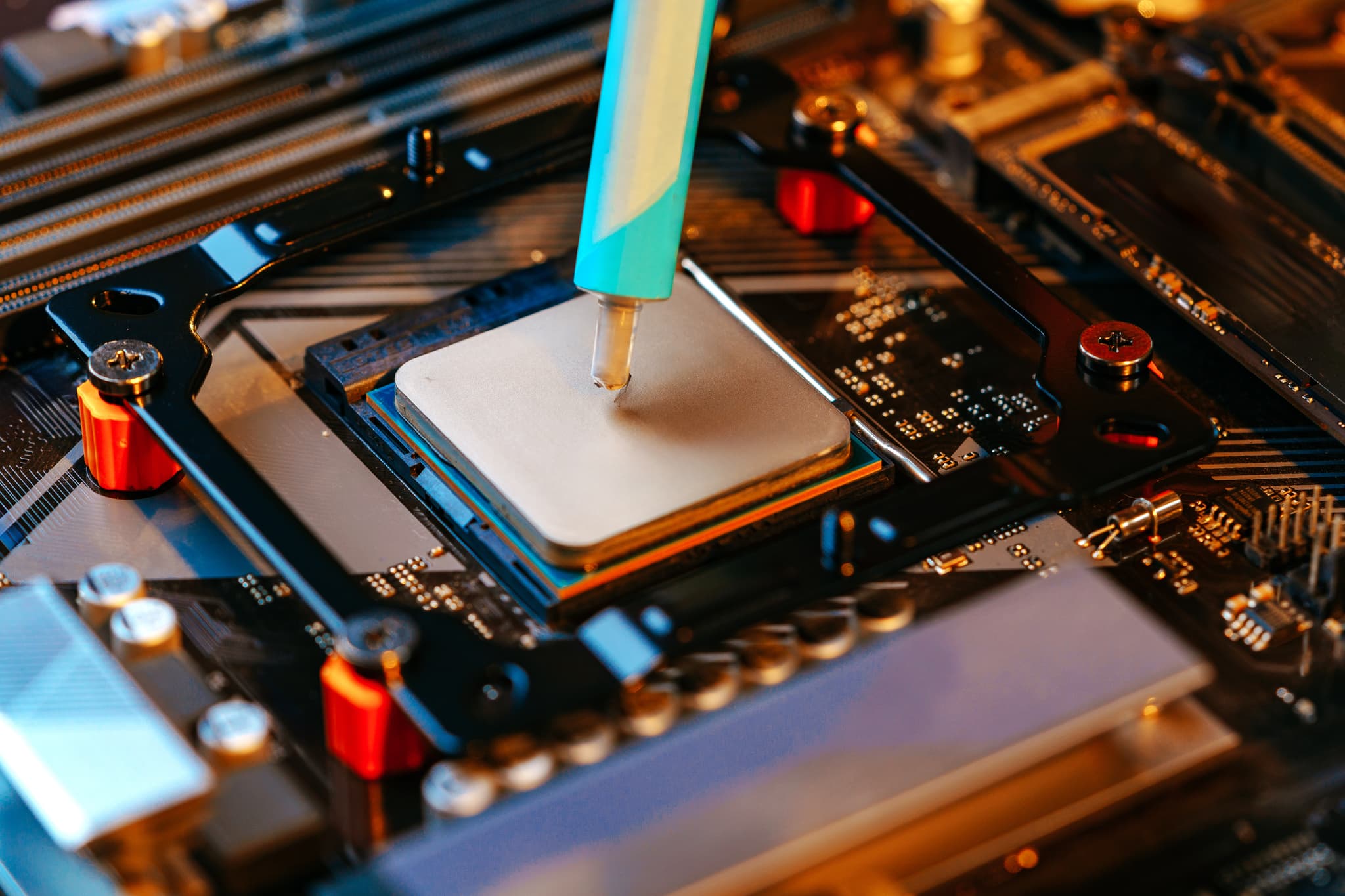 Thermal paste i hlađenje: šta je stvarno bitno?