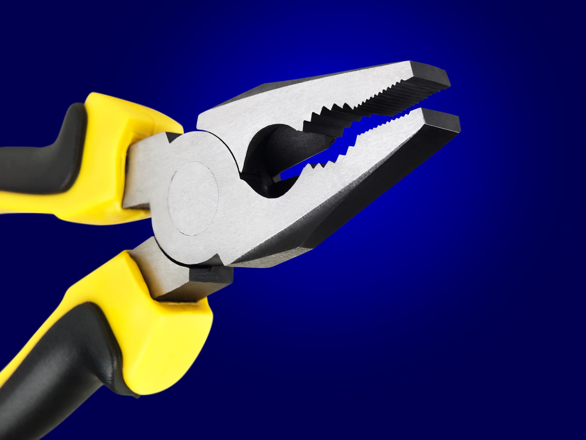 flat-nose-pliers-over-the-blue-background-2026-01-11-09-31-14-utc.jpg