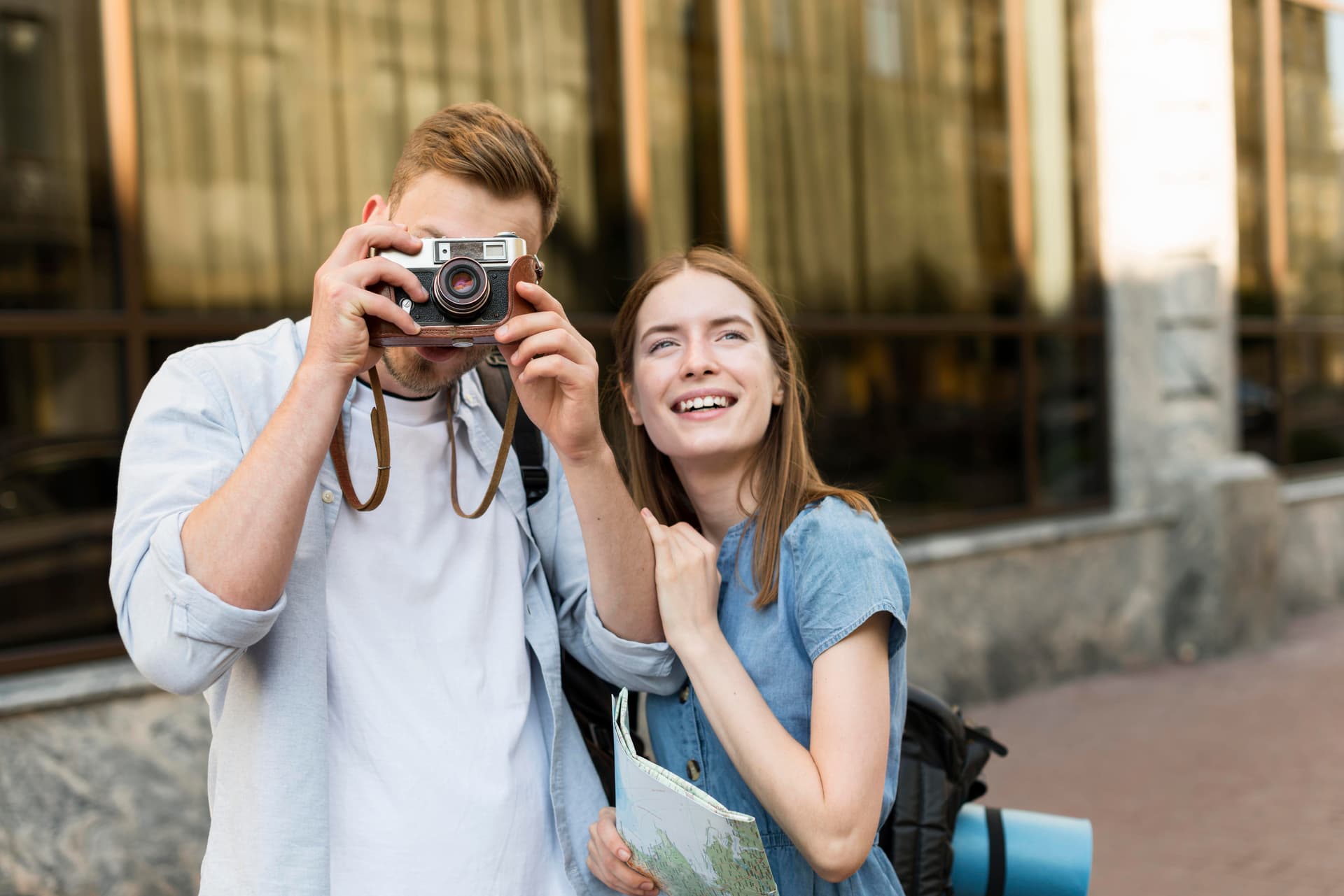 tourist-couple-taking-pictures-with-camera.jpg