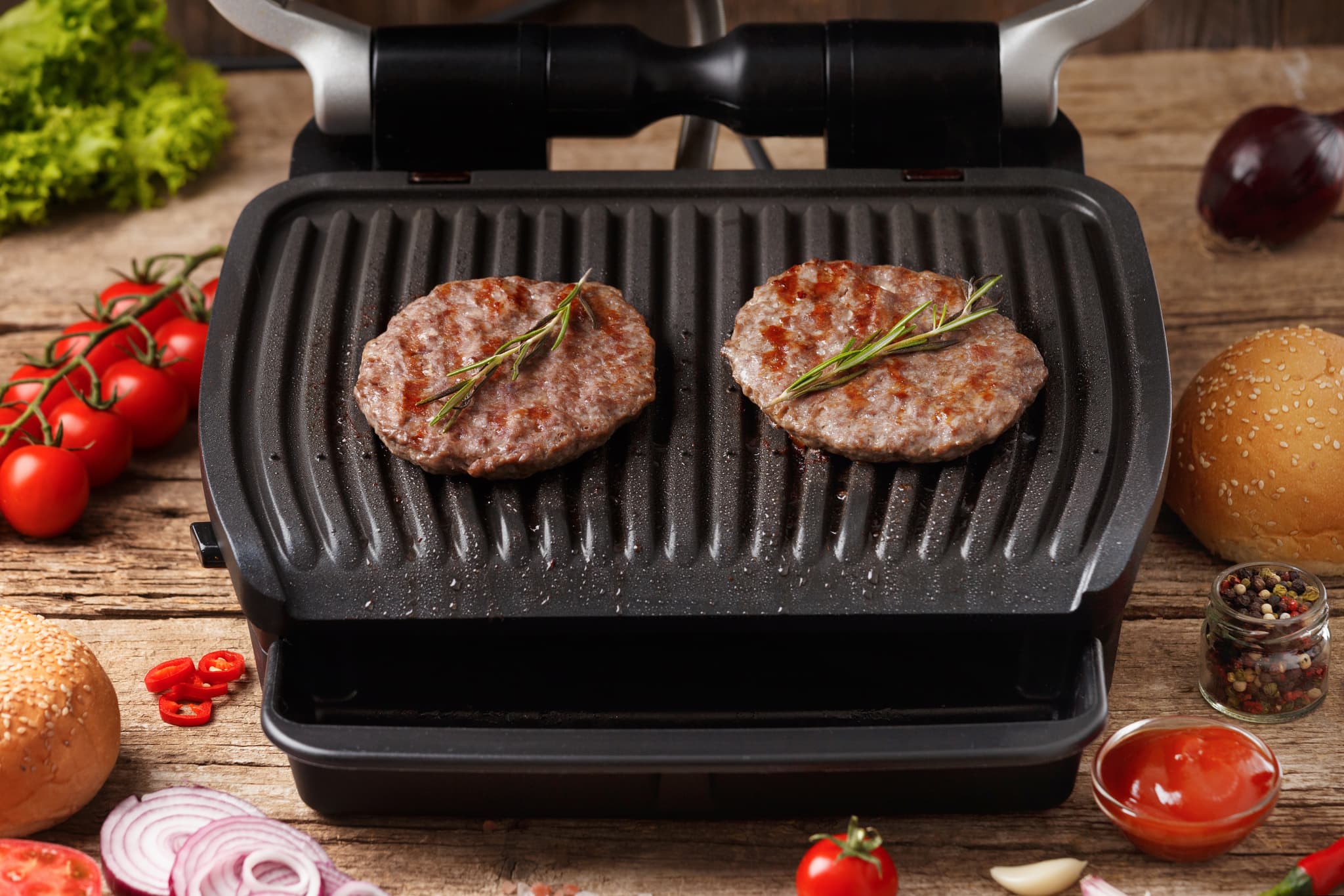 Električni roštilj za stan: šta kupiti da ne zadimi pola zgrade